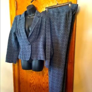Della Spiga Italy ladies pants and jacket size 16